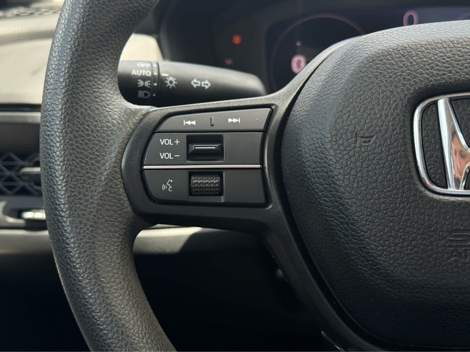 Used 2024 Meteorite Gray Metallic Honda LX image 24