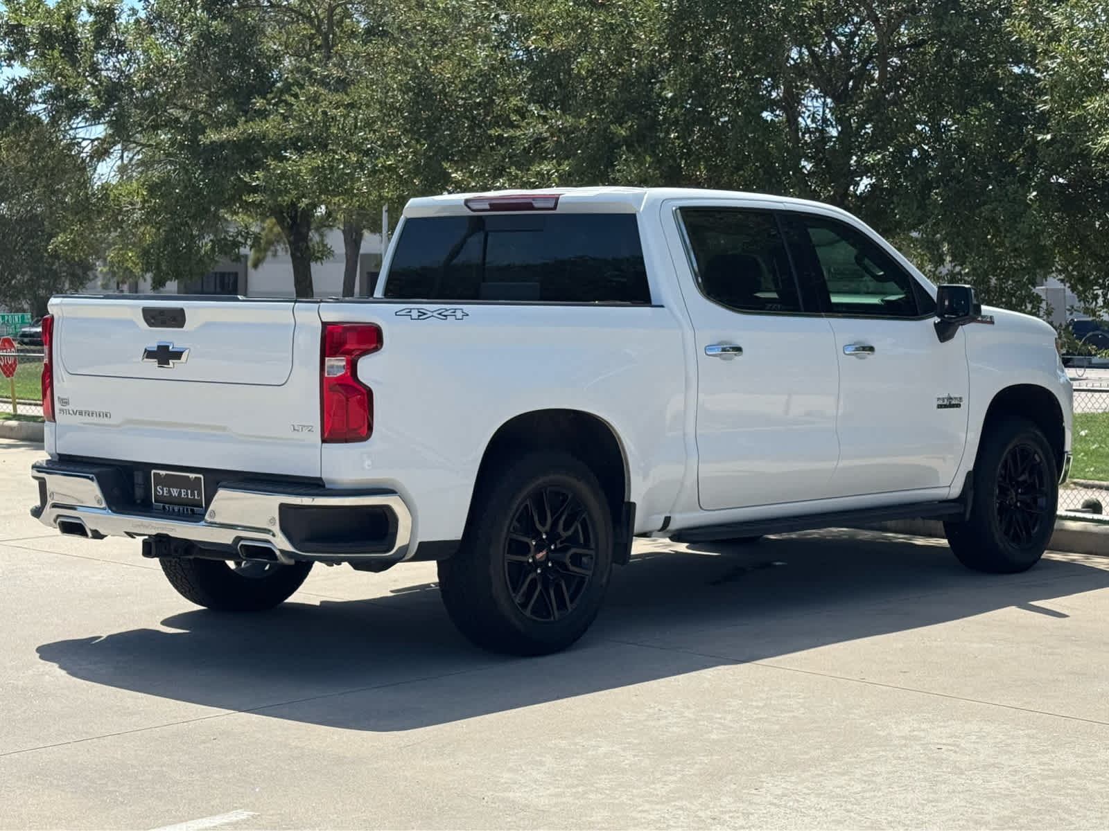 Used 2023 Summit White Chevrolet LTZ image 5