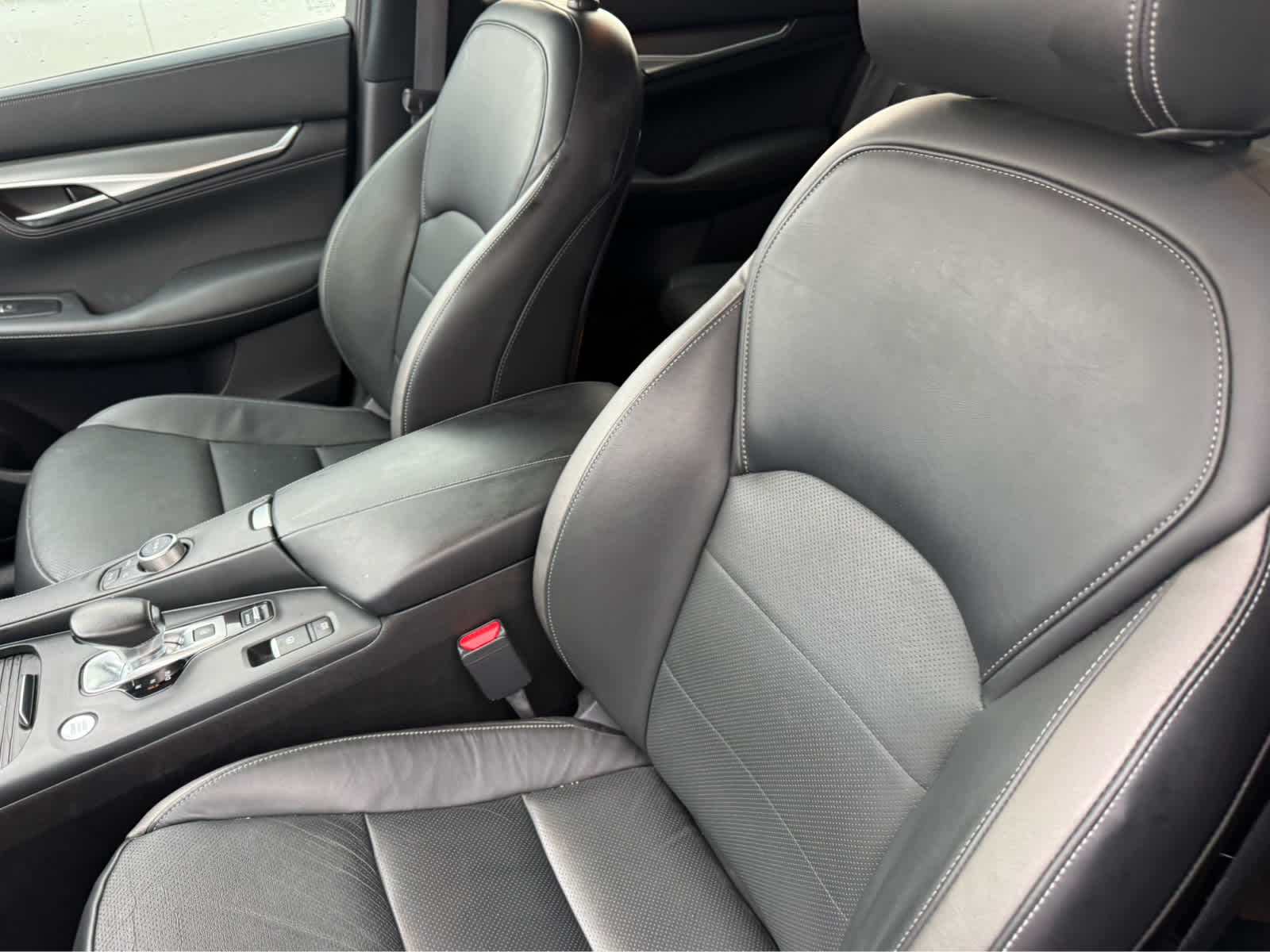 Certified Used 2023 Majestic White INFINITI LUXE image 12