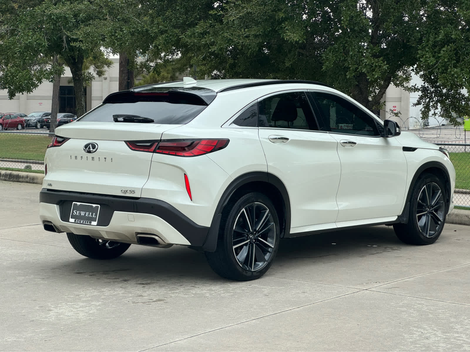 Certified Used 2023 Majestic White INFINITI LUXE image 5
