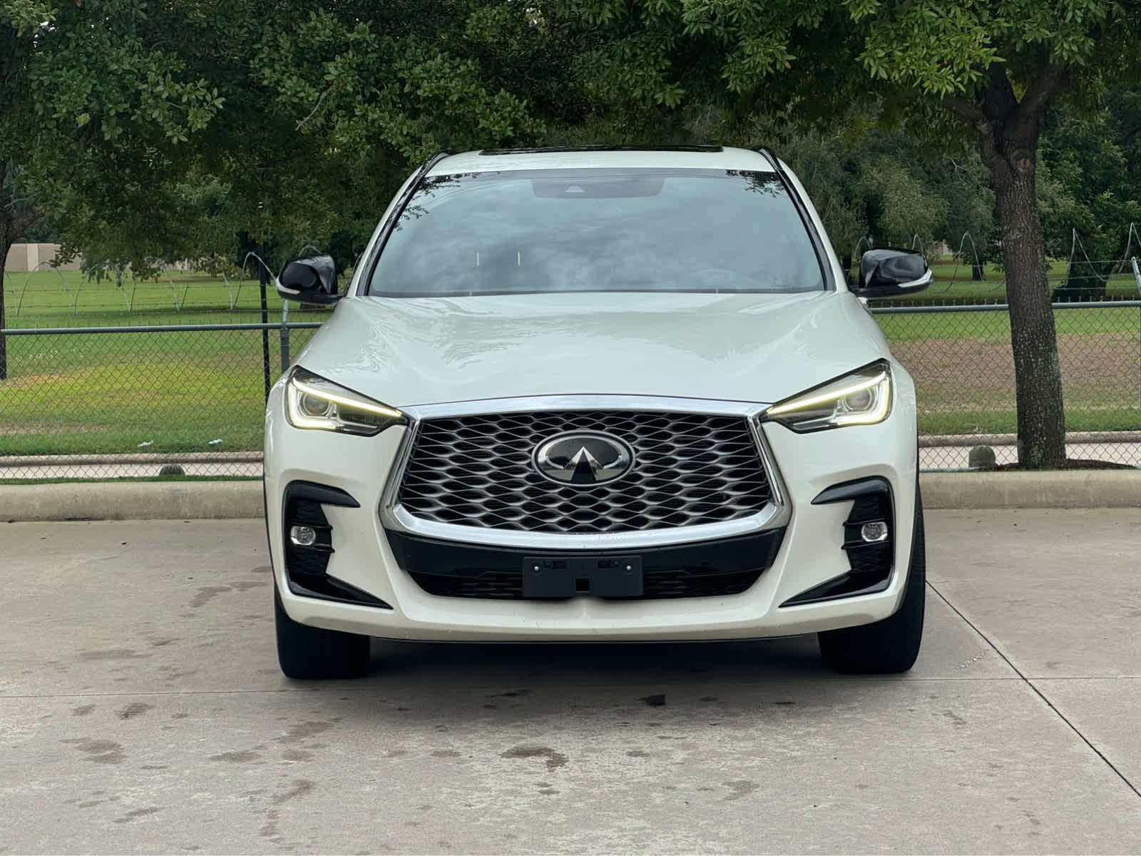 Certified Used 2023 Majestic White INFINITI LUXE image 2