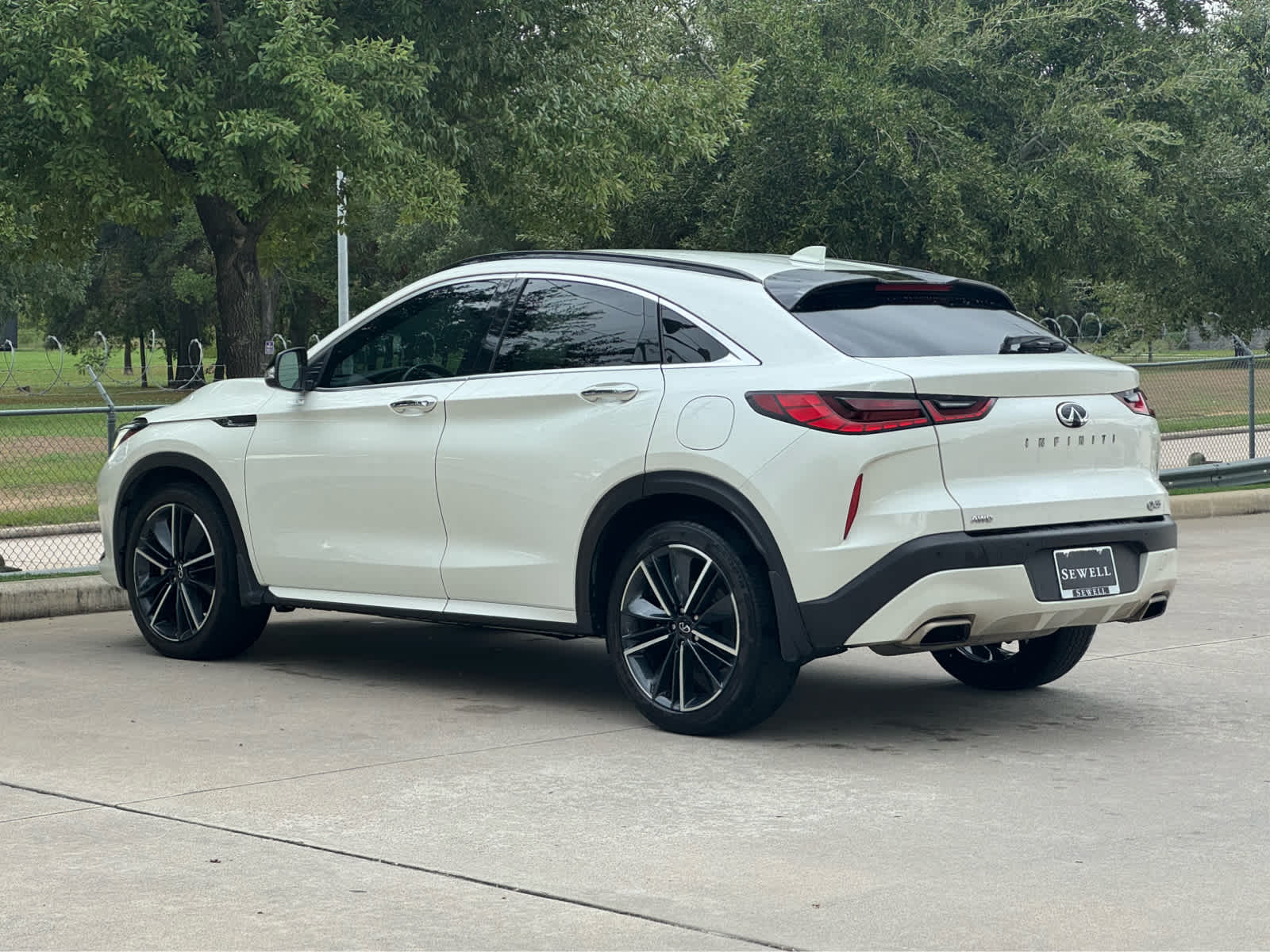 Certified Used 2023 Majestic White INFINITI LUXE image 8