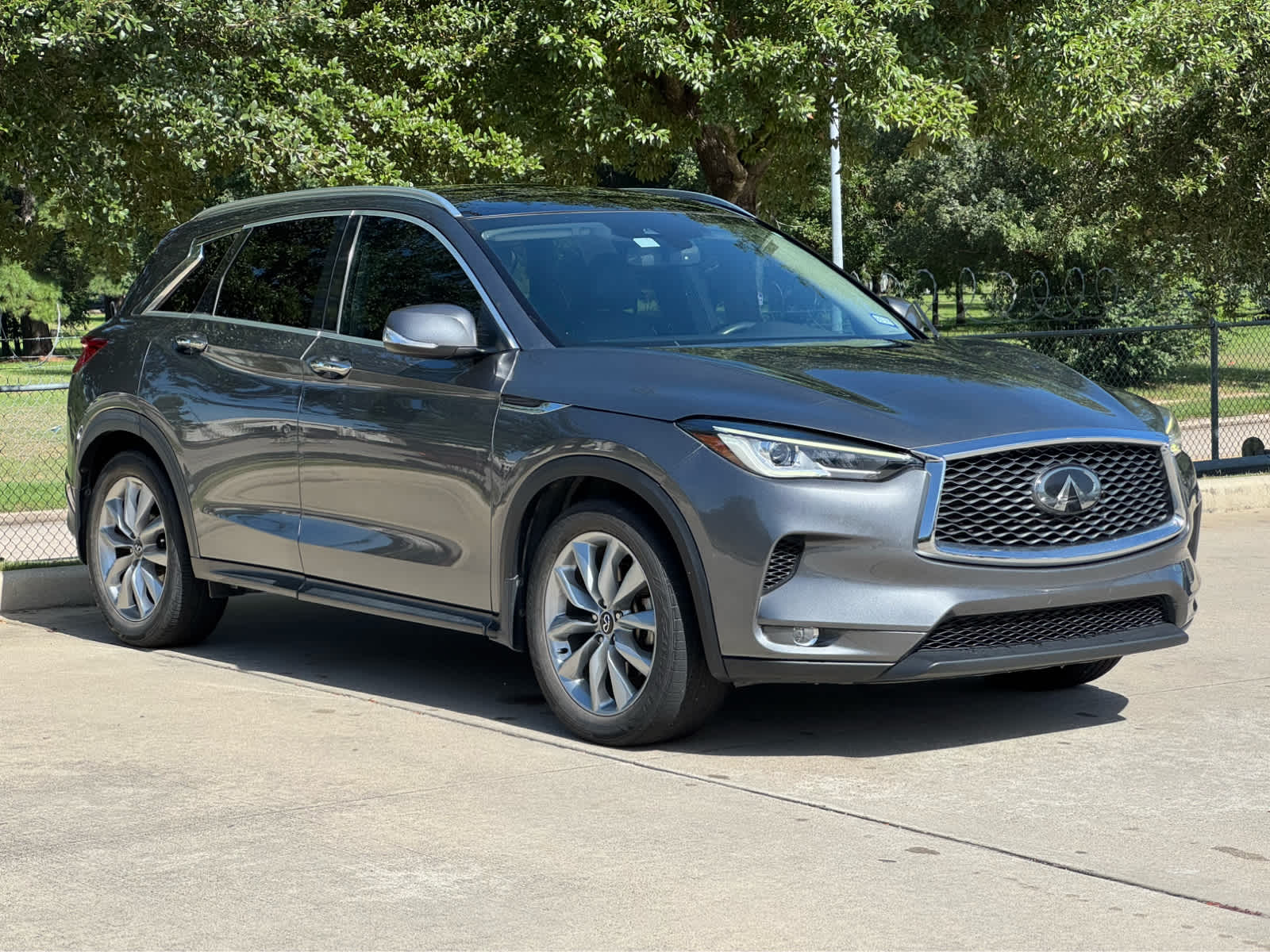Certified Used 2020 Graphite Shadow INFINITI LUXE image 4