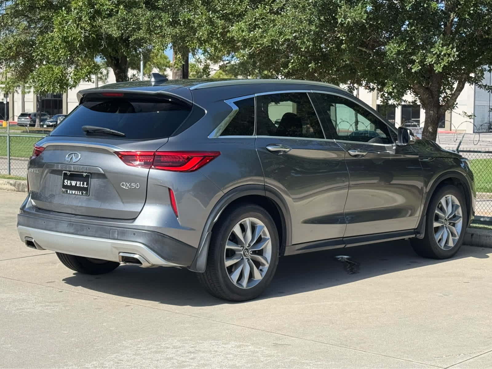 Certified Used 2020 Graphite Shadow INFINITI LUXE image 5
