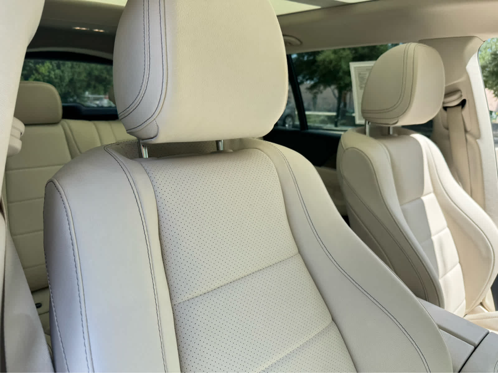 Used 2025 Polar White Mercedes-Benz GLS 450 image 11