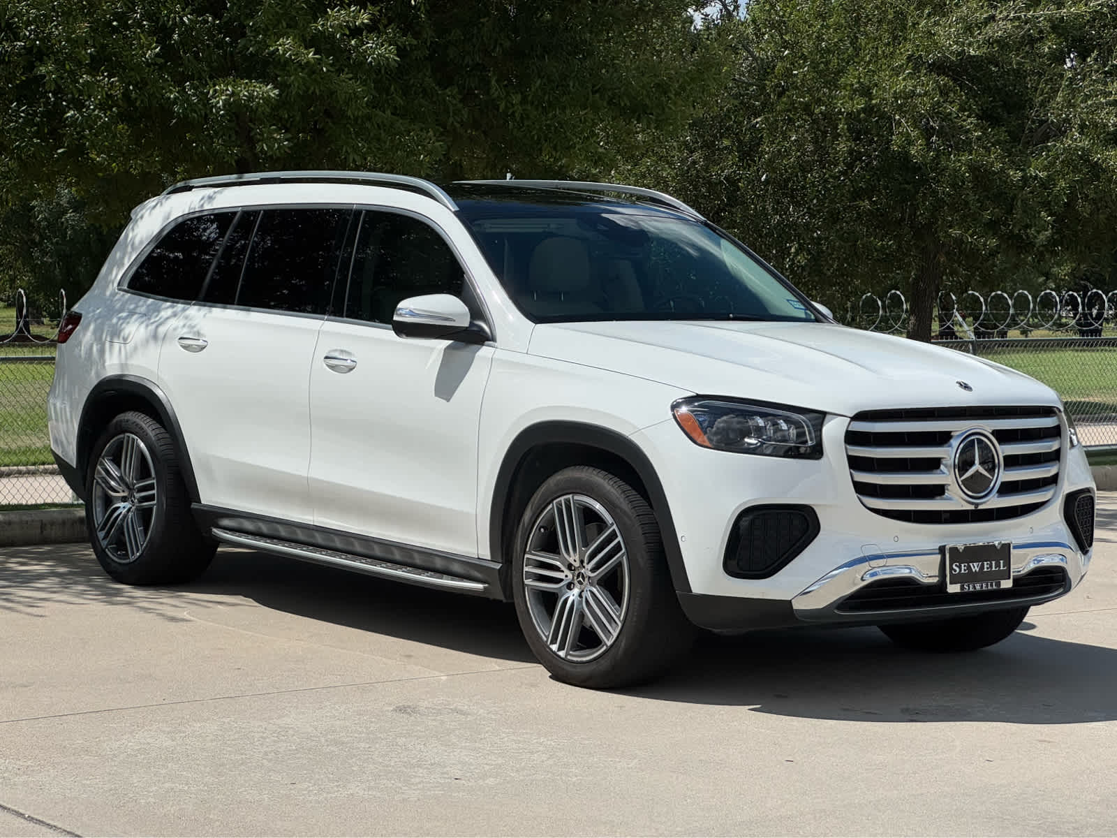 Used 2025 Polar White Mercedes-Benz GLS 450 image 4