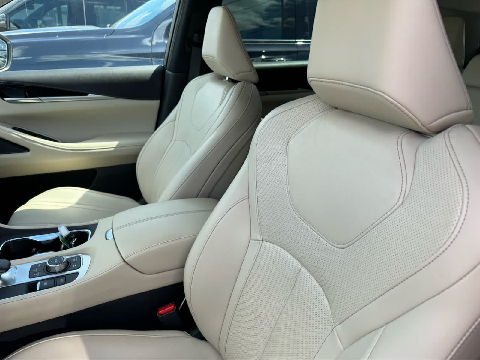 Certified Used 2025 Glacier White INFINITI PURE image 11