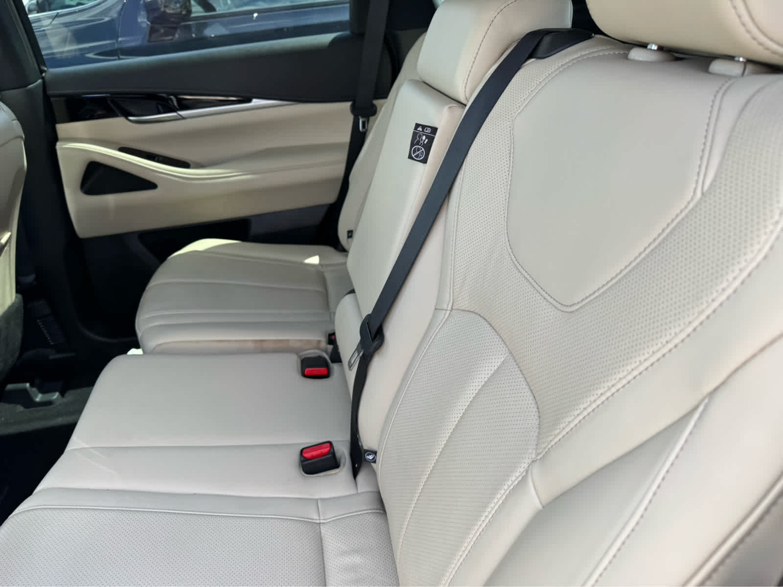Certified Used 2025 Glacier White INFINITI PURE image 23