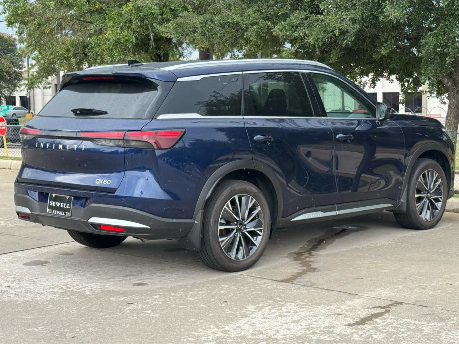 Certified Used 2026 Grand Blue INFINITI LUXE image 5