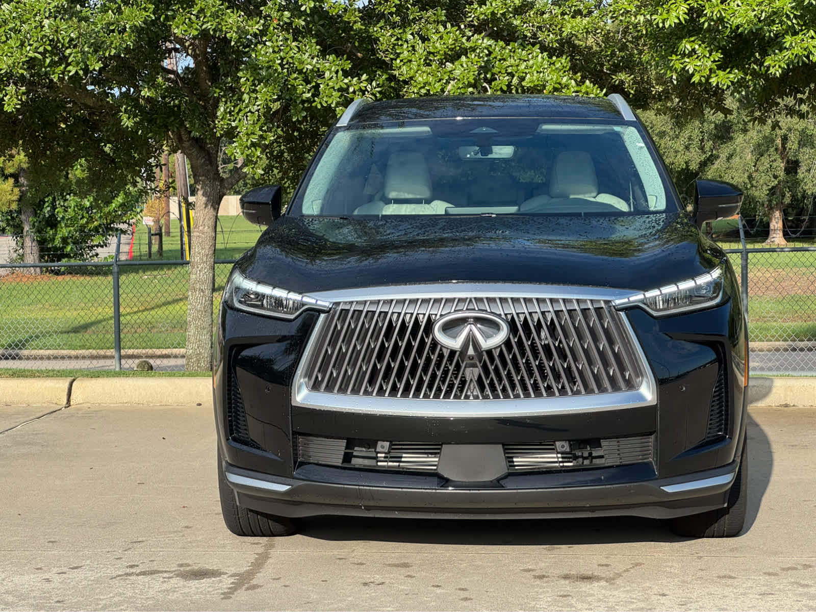 Certified Used 2026 Mineral Black INFINITI LUXE image 2