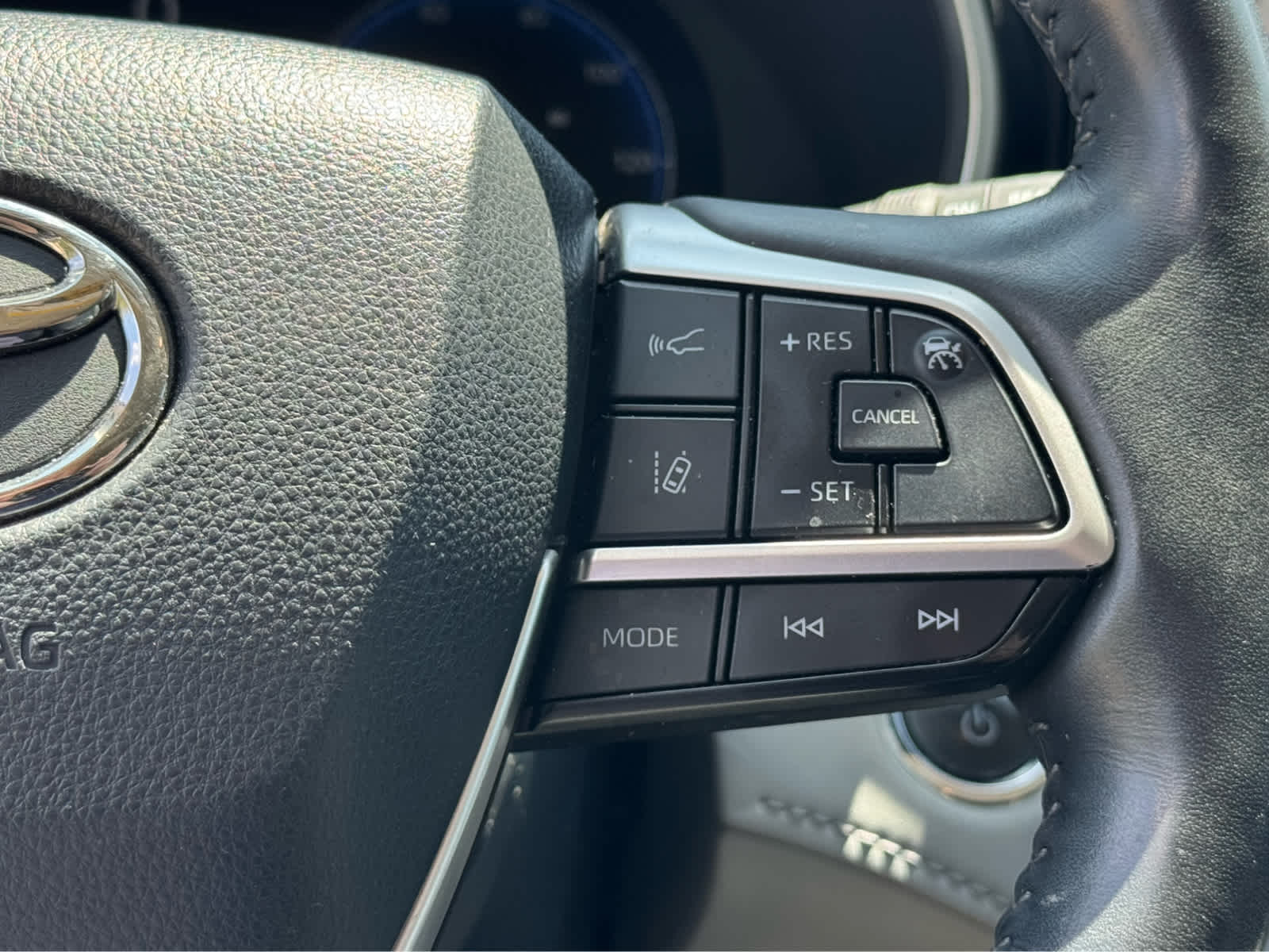 Used 2023 Celestial Silver Metallic Toyota Hybrid Limited image 23