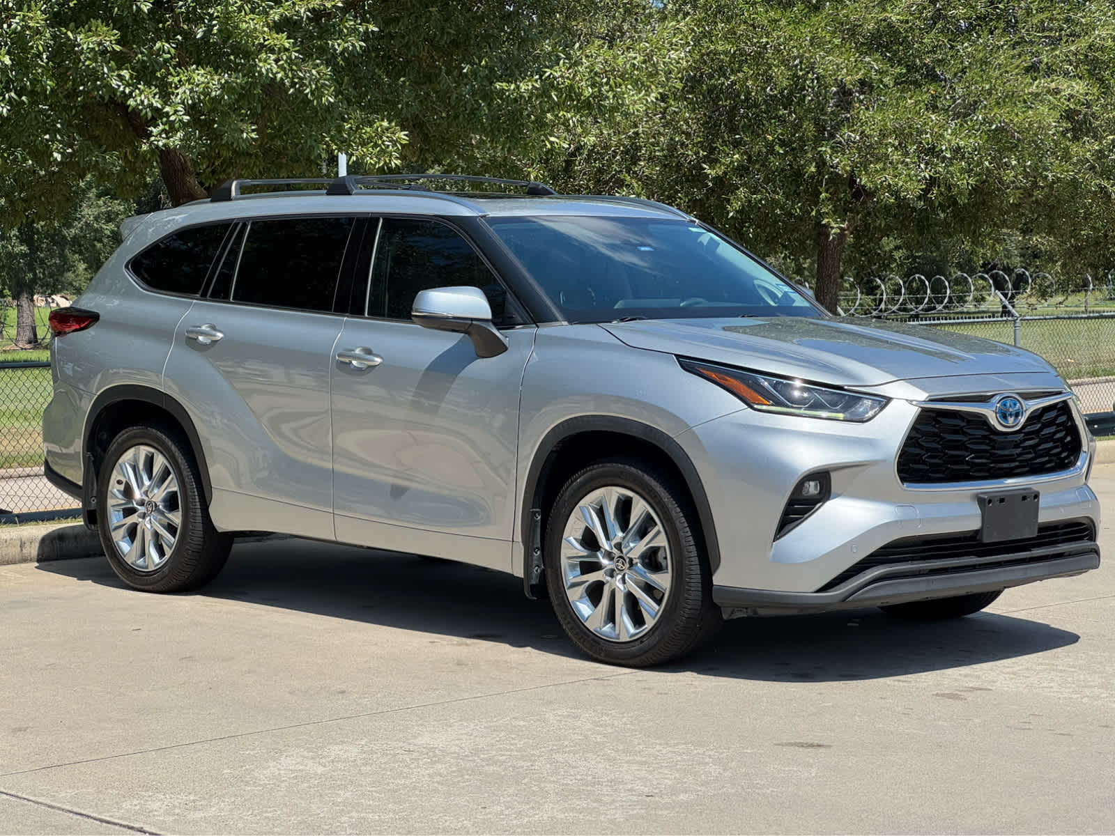 Used 2023 Celestial Silver Metallic Toyota Hybrid Limited image 4