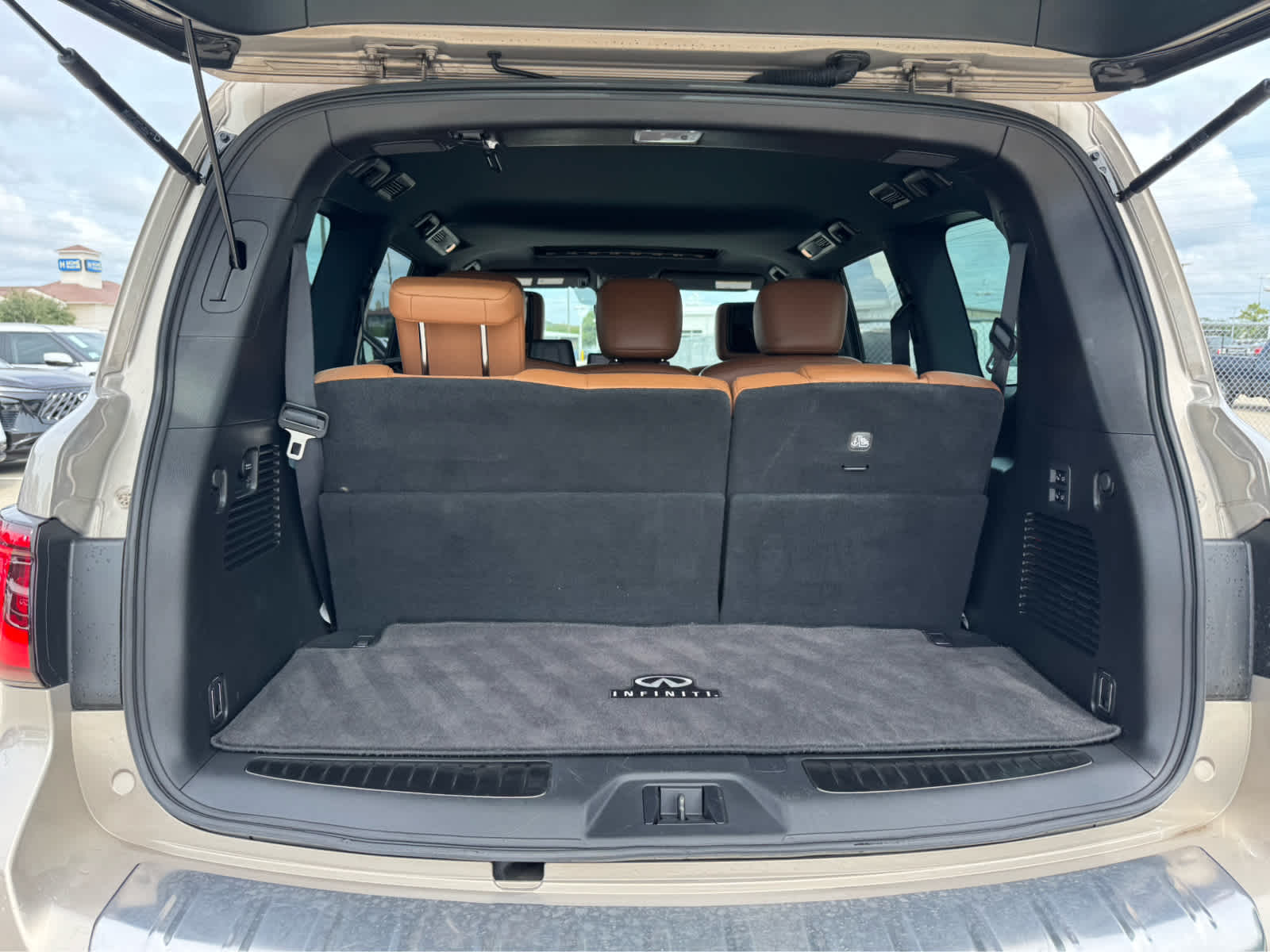 2023 INFINITI QX80 Sensory 4WD - Photo 26
