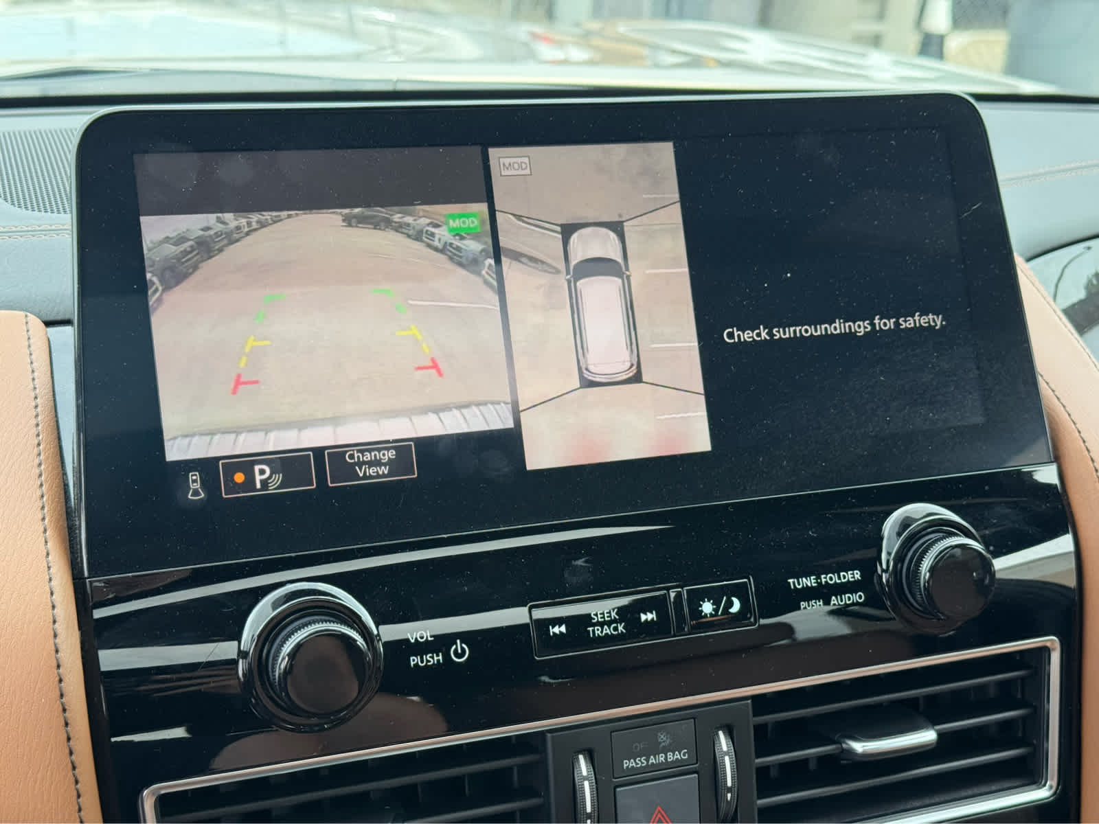 2023 INFINITI QX80 Sensory 4WD - Photo 15