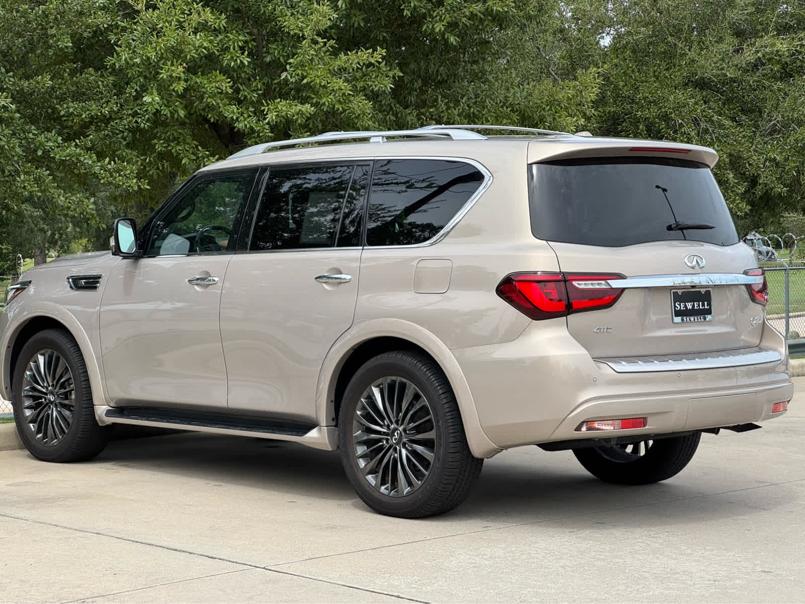 2023 INFINITI QX80 Sensory 4WD - Photo 8