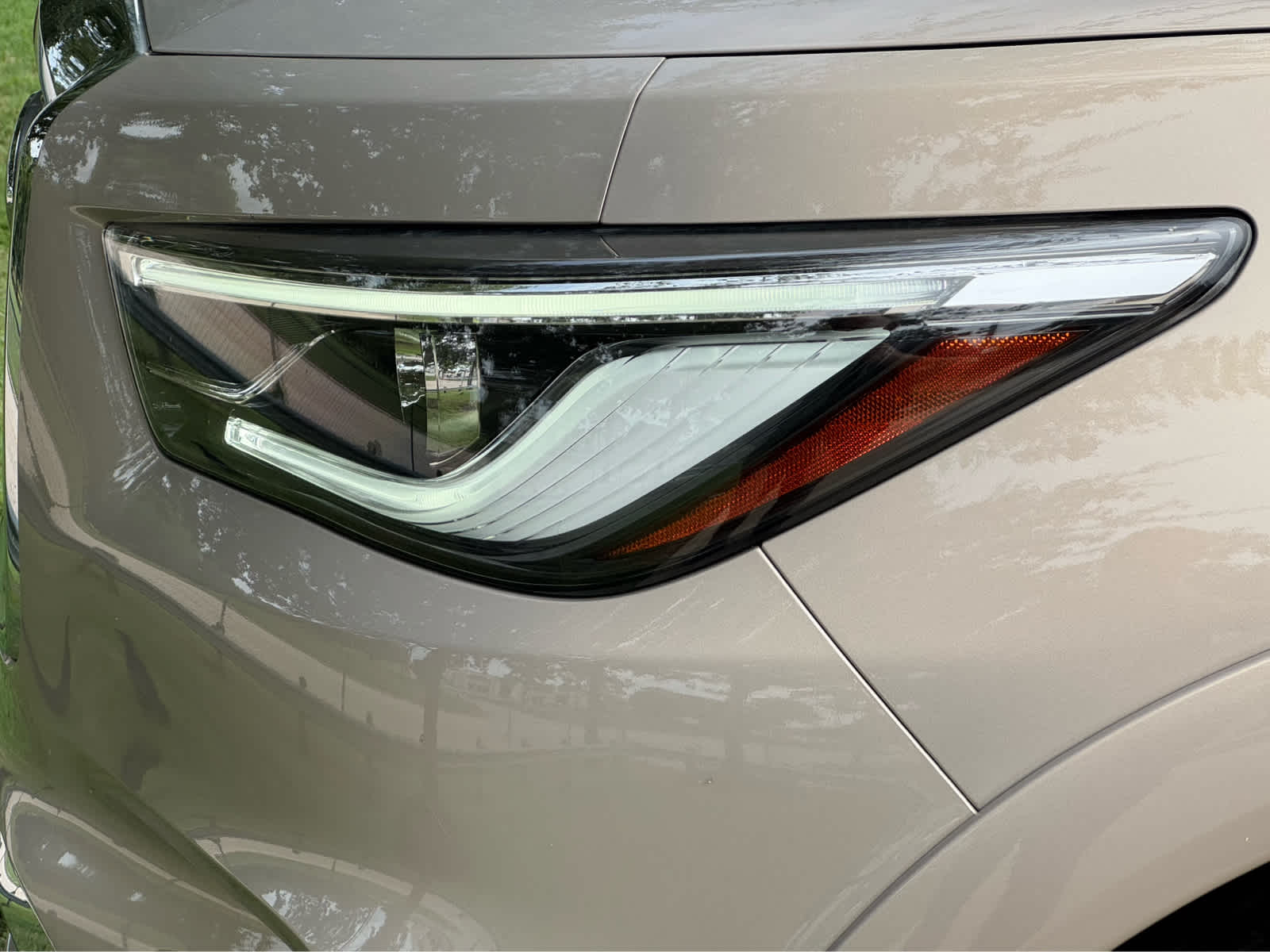 2023 INFINITI QX80 Sensory 4WD - Photo 9