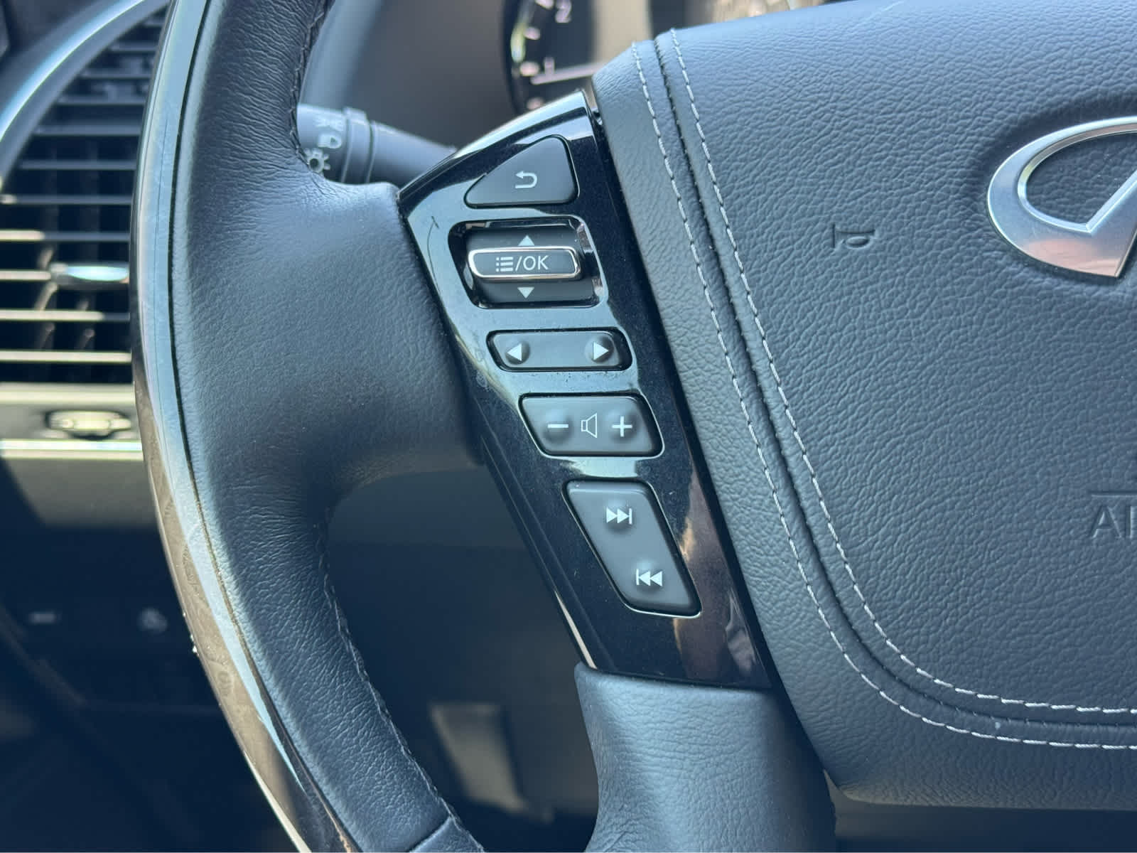 Certified Used 2024 Champagne Quartz INFINITI SENSORY image 21