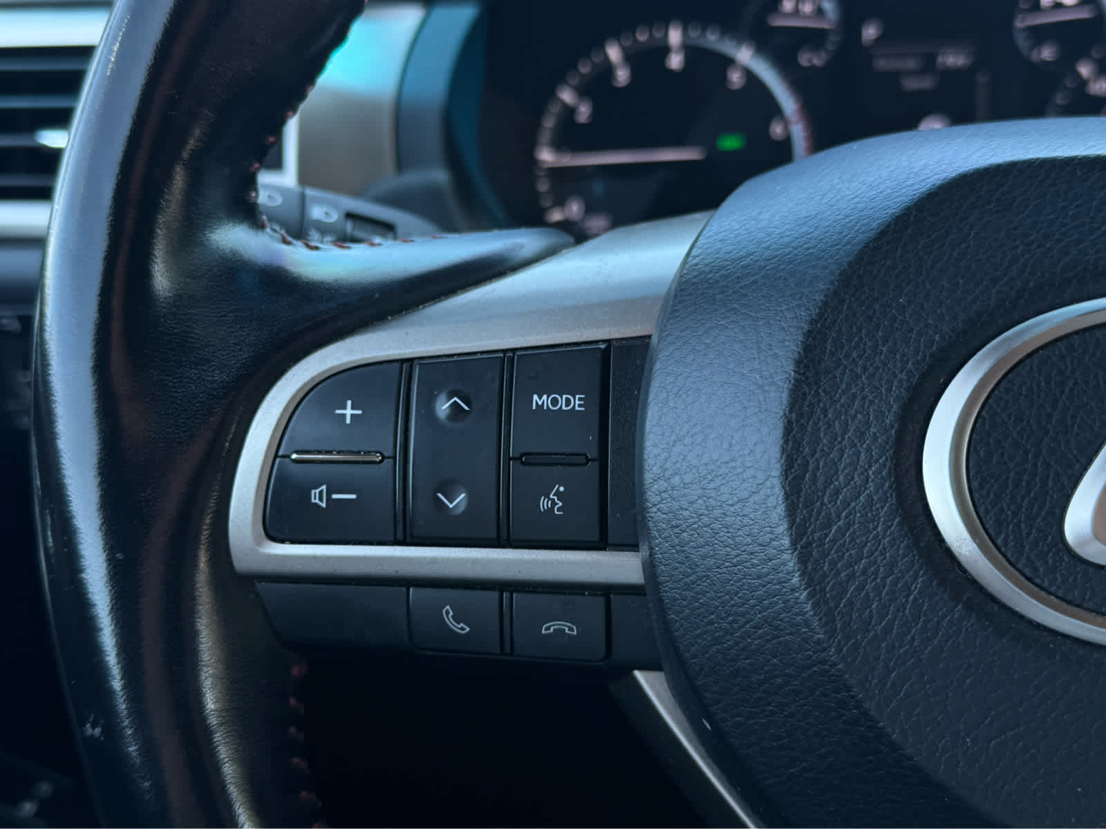 Used 2021 Atomic Silver Lexus Premium image 23
