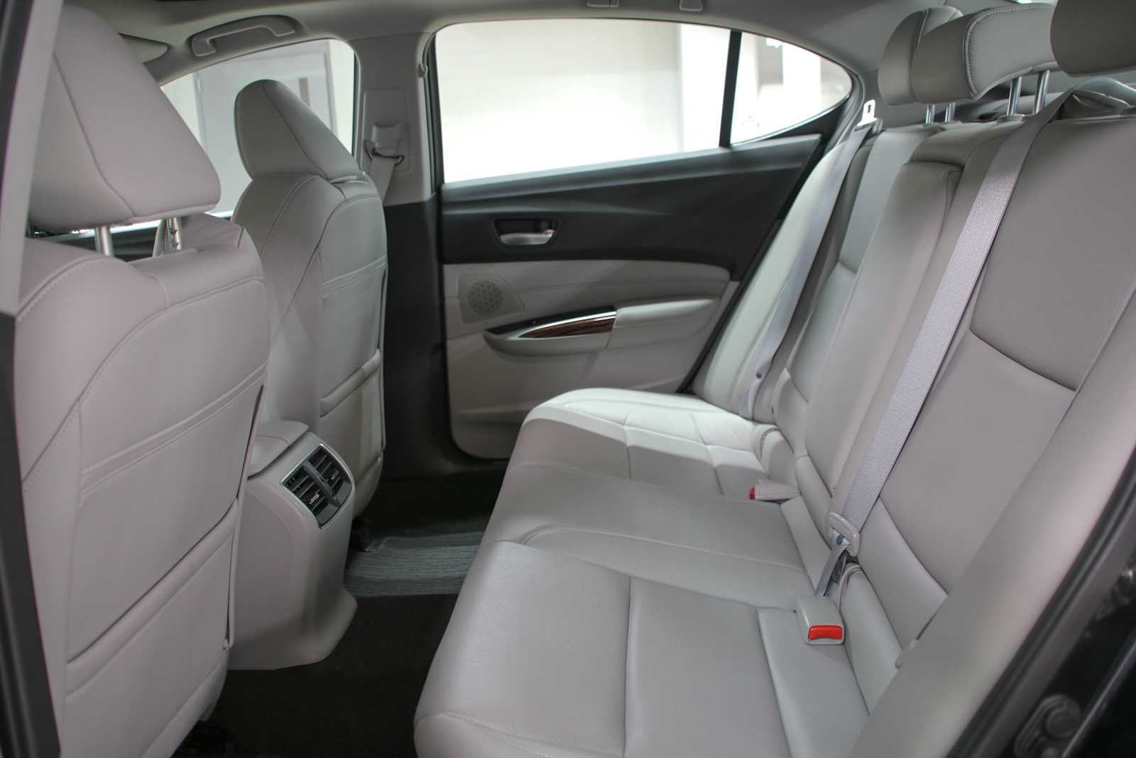 Used 2015 Graphite Luster Metallic Acura Tech image 17