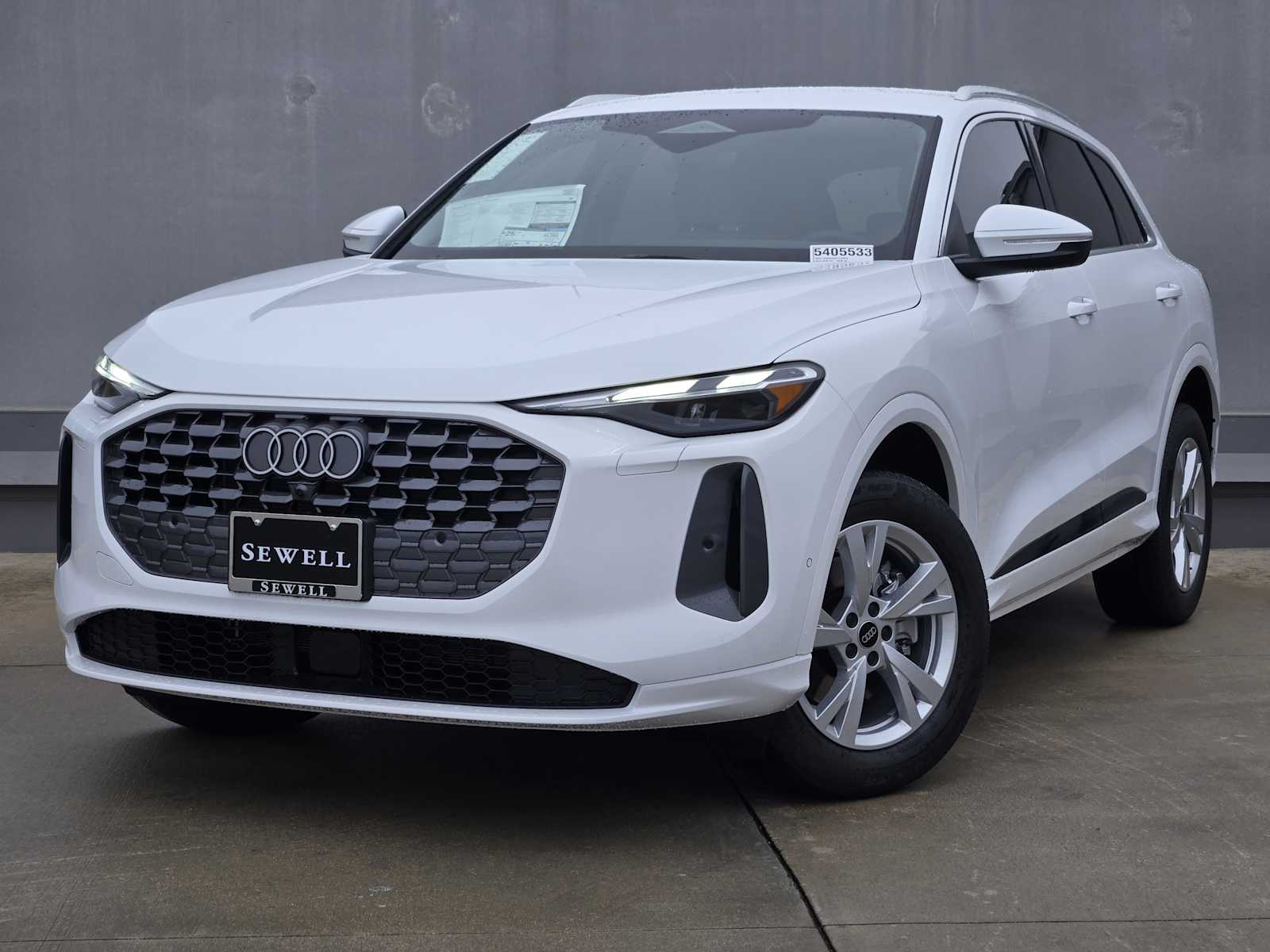 2025 Audi New Q5 Premium's photo