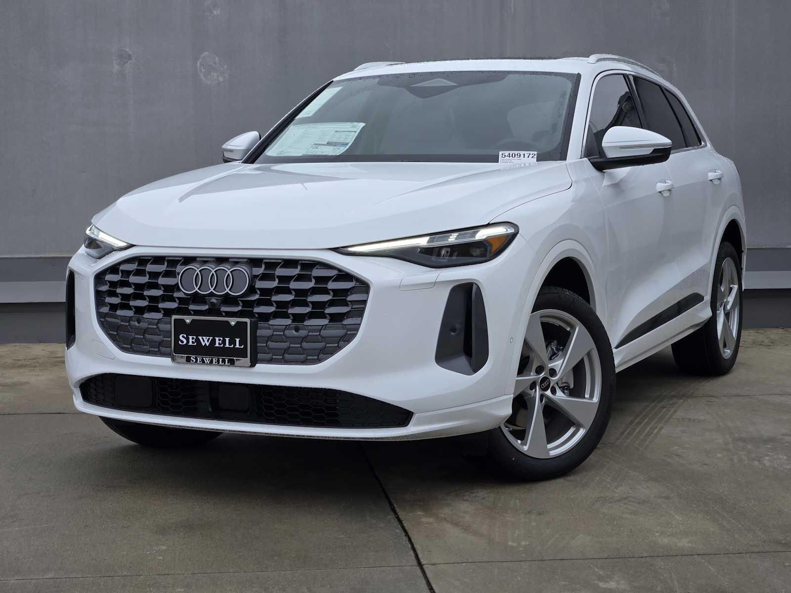 2025 Audi New Q5 Premium Plus's photo