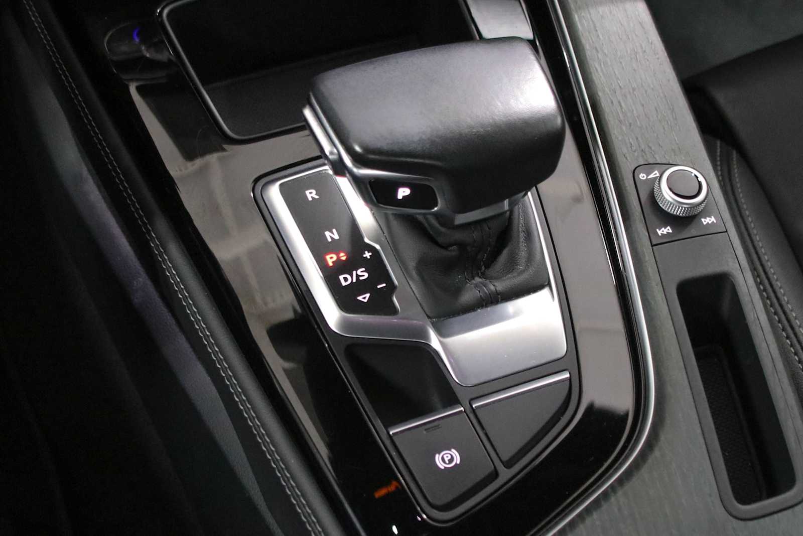 Used 2020 Mythos Black Metallic Audi Premium Plus image 15