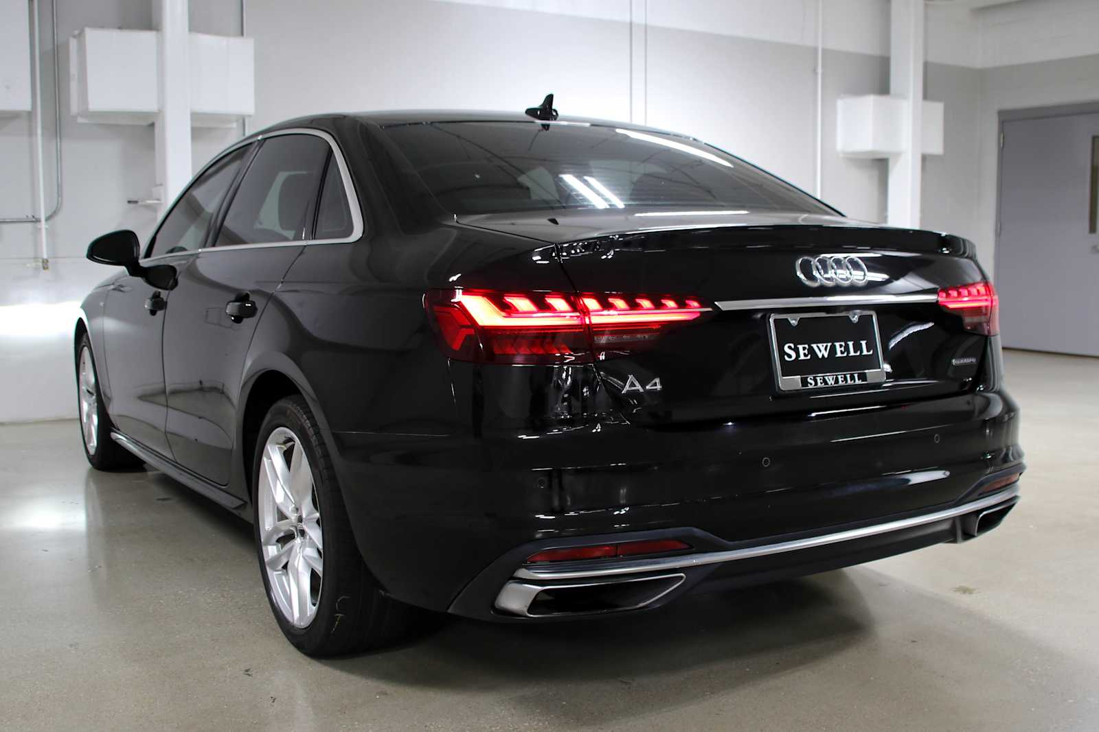 Used 2020 Mythos Black Metallic Audi Premium Plus image 3