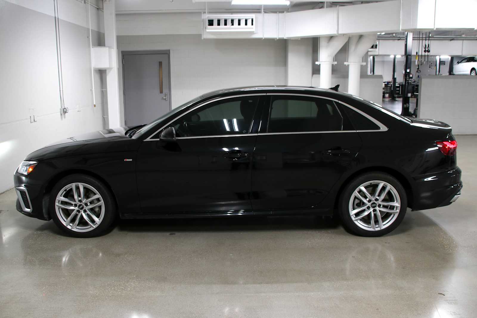 Used 2020 Mythos Black Metallic Audi Premium Plus image 2
