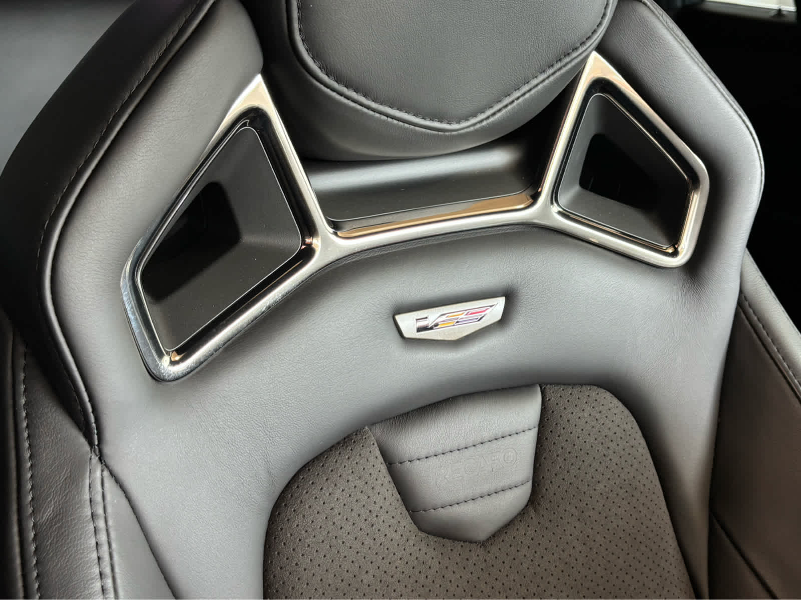 Used 2019 Wave Metallic Cadillac  image 12