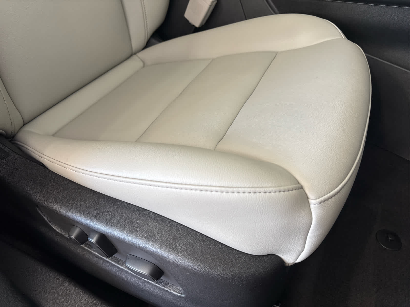 Certified Used 2023 Radiant Red Tintcoat Cadillac FWD Luxury image 12