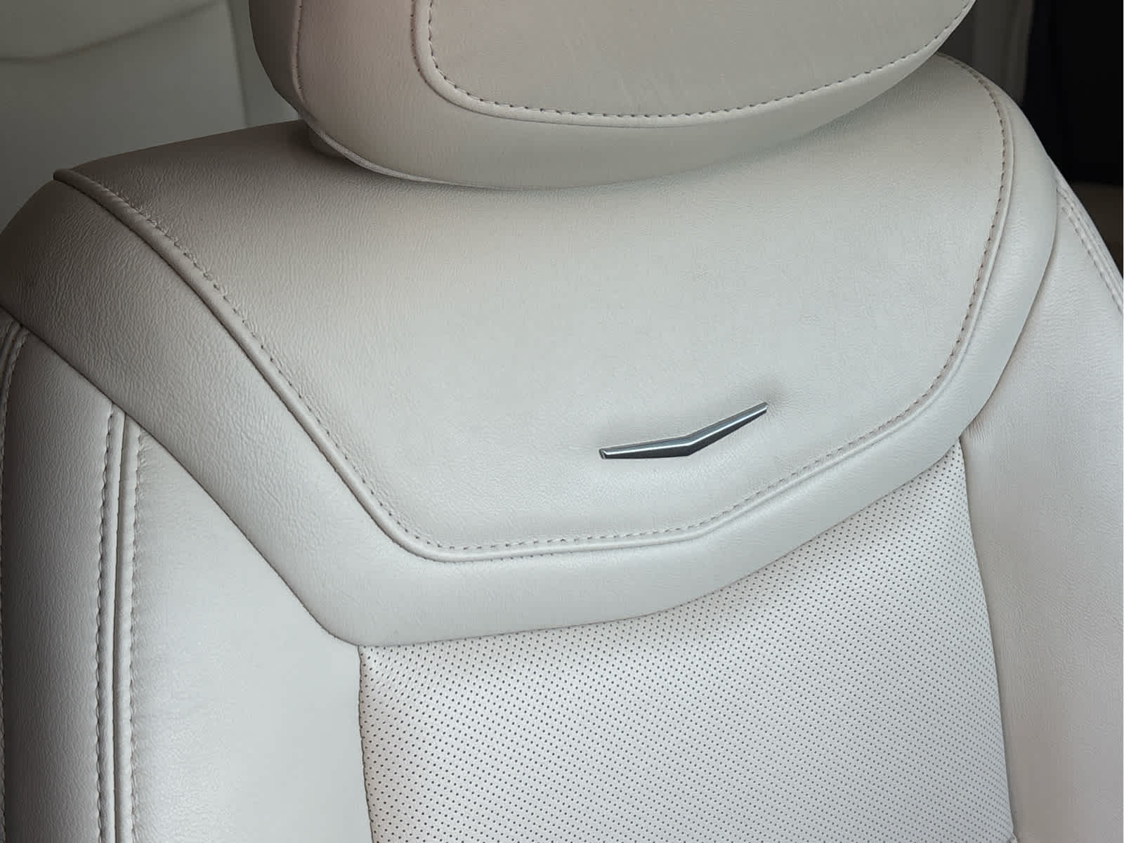 Certified Used 2024 Crystal White Tricoat Cadillac AWD Premium Luxury image 14
