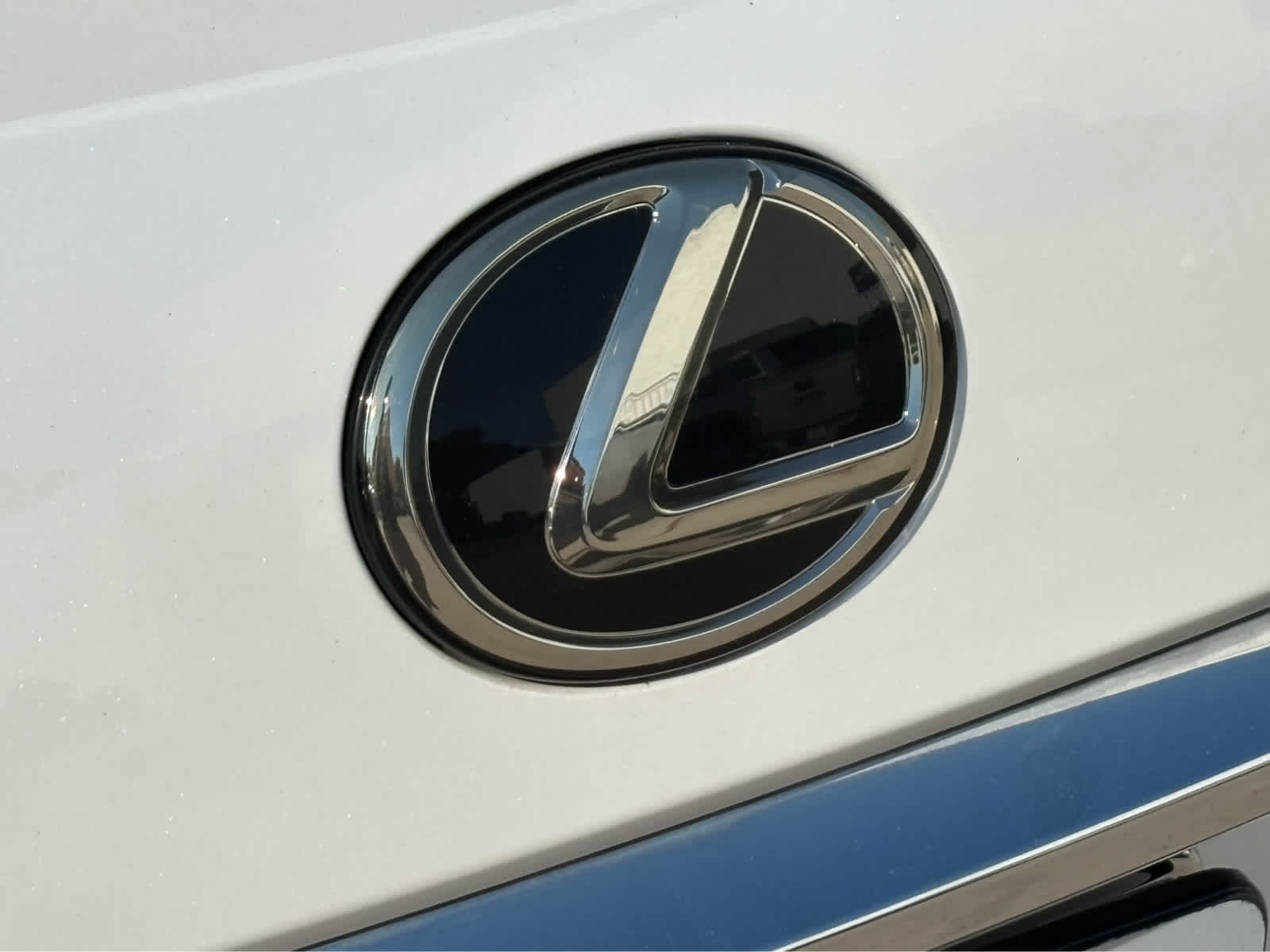 Used 2017 Eminent White Pearl Lexus  image 8