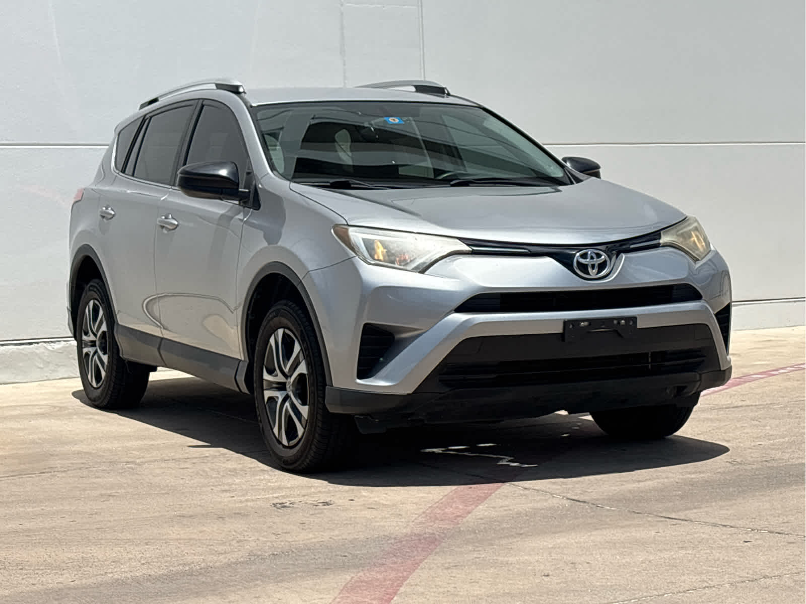 Used 2016  Toyota LE image 3