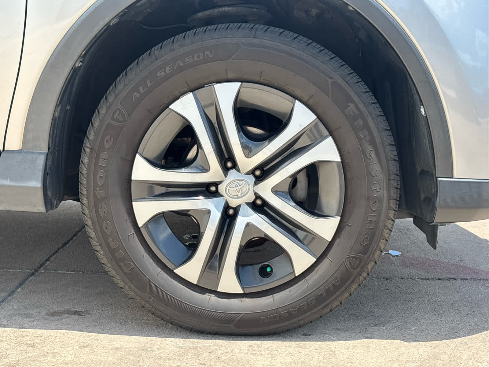 Used 2016  Toyota LE image 7