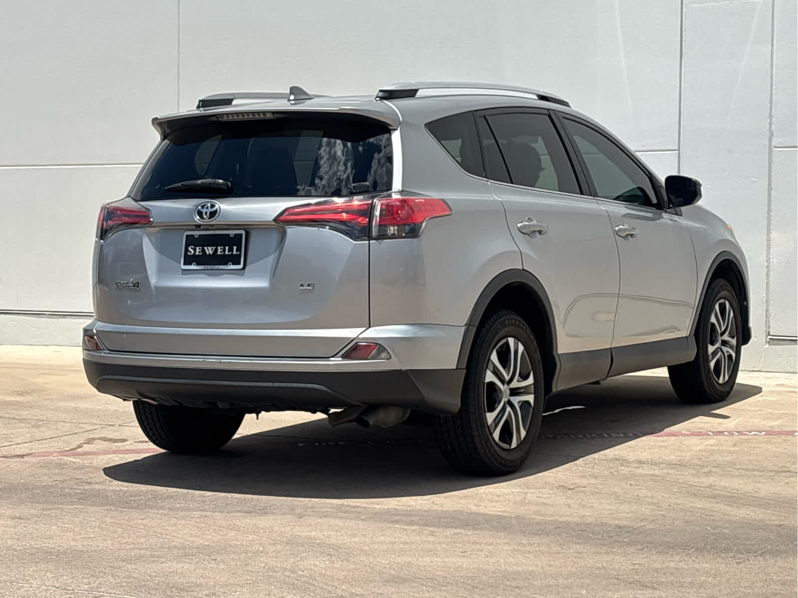 Used 2016  Toyota LE image 4