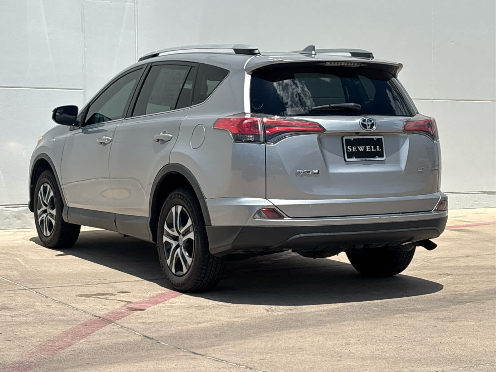 Used 2016  Toyota LE image 6
