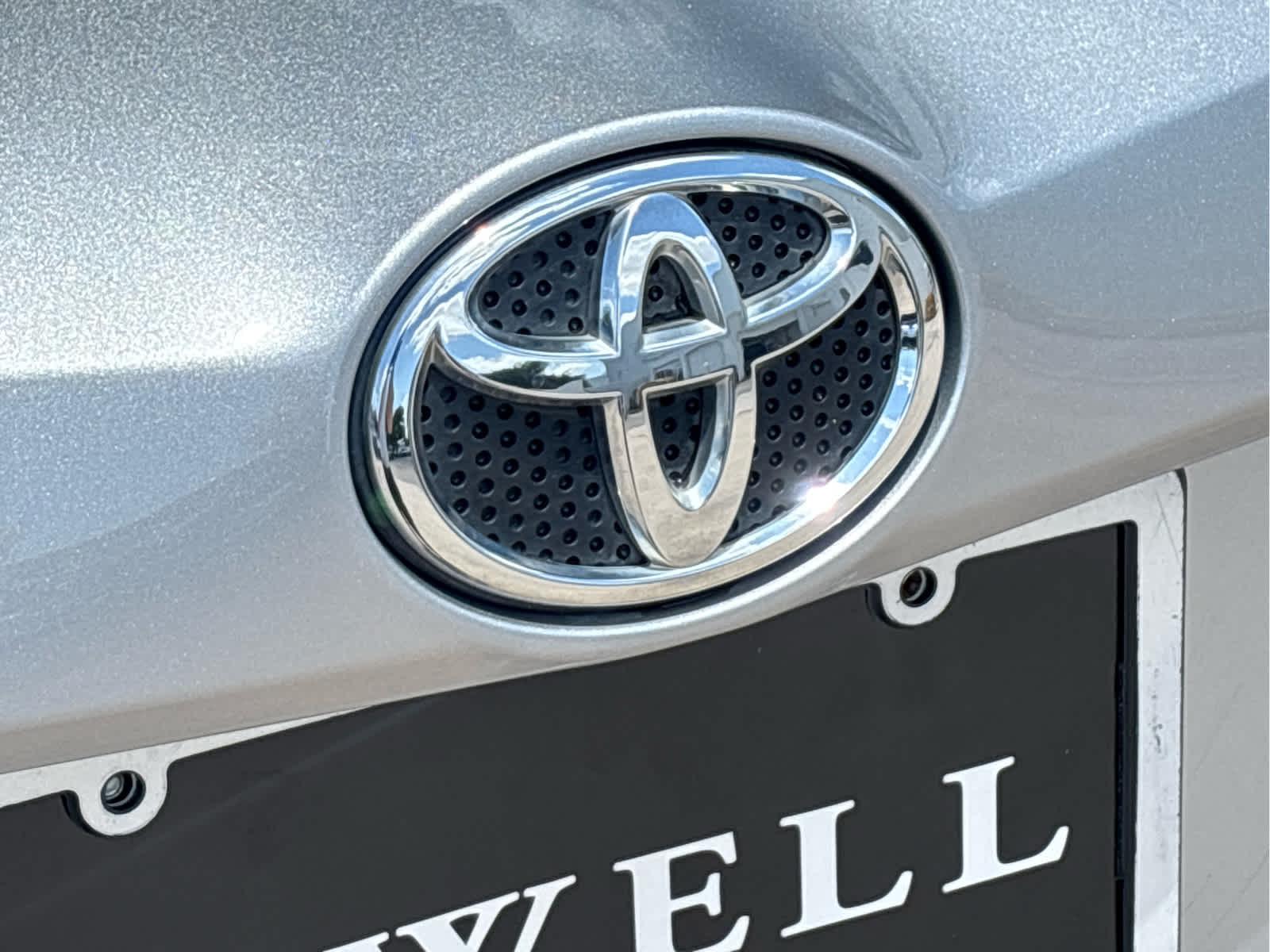 Used 2016  Toyota LE image 9