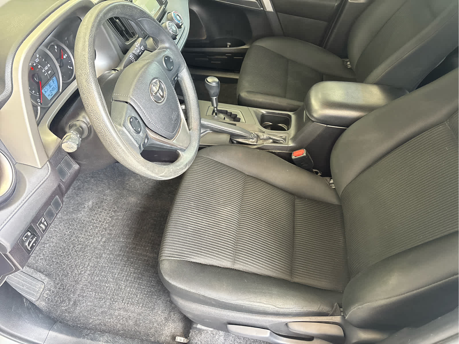 Used 2016  Toyota LE image 11