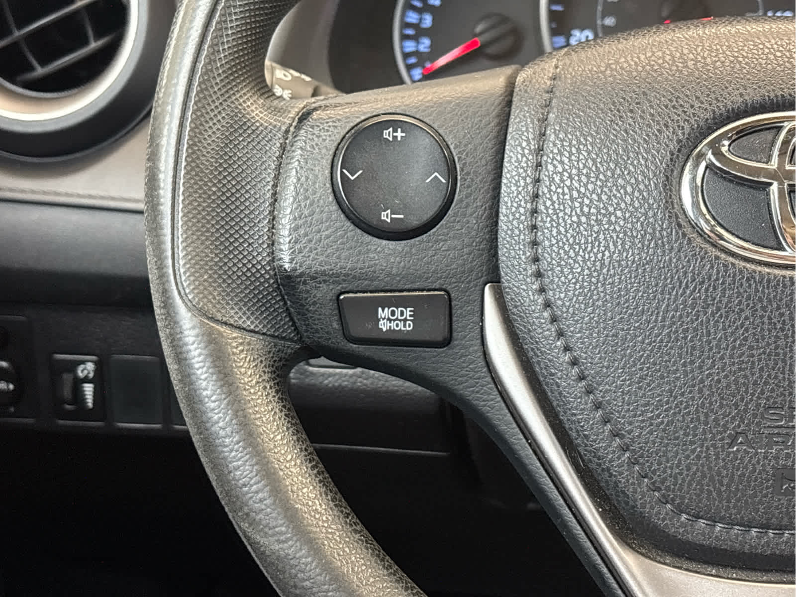 Used 2016  Toyota LE image 15