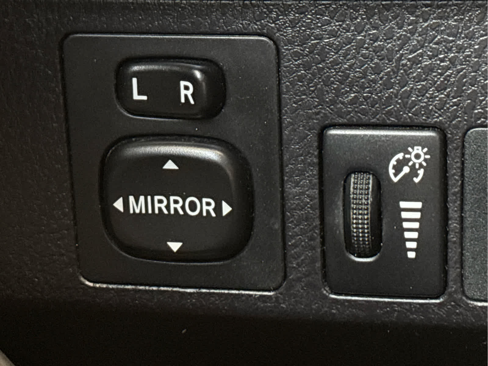 Used 2016  Toyota LE image 19