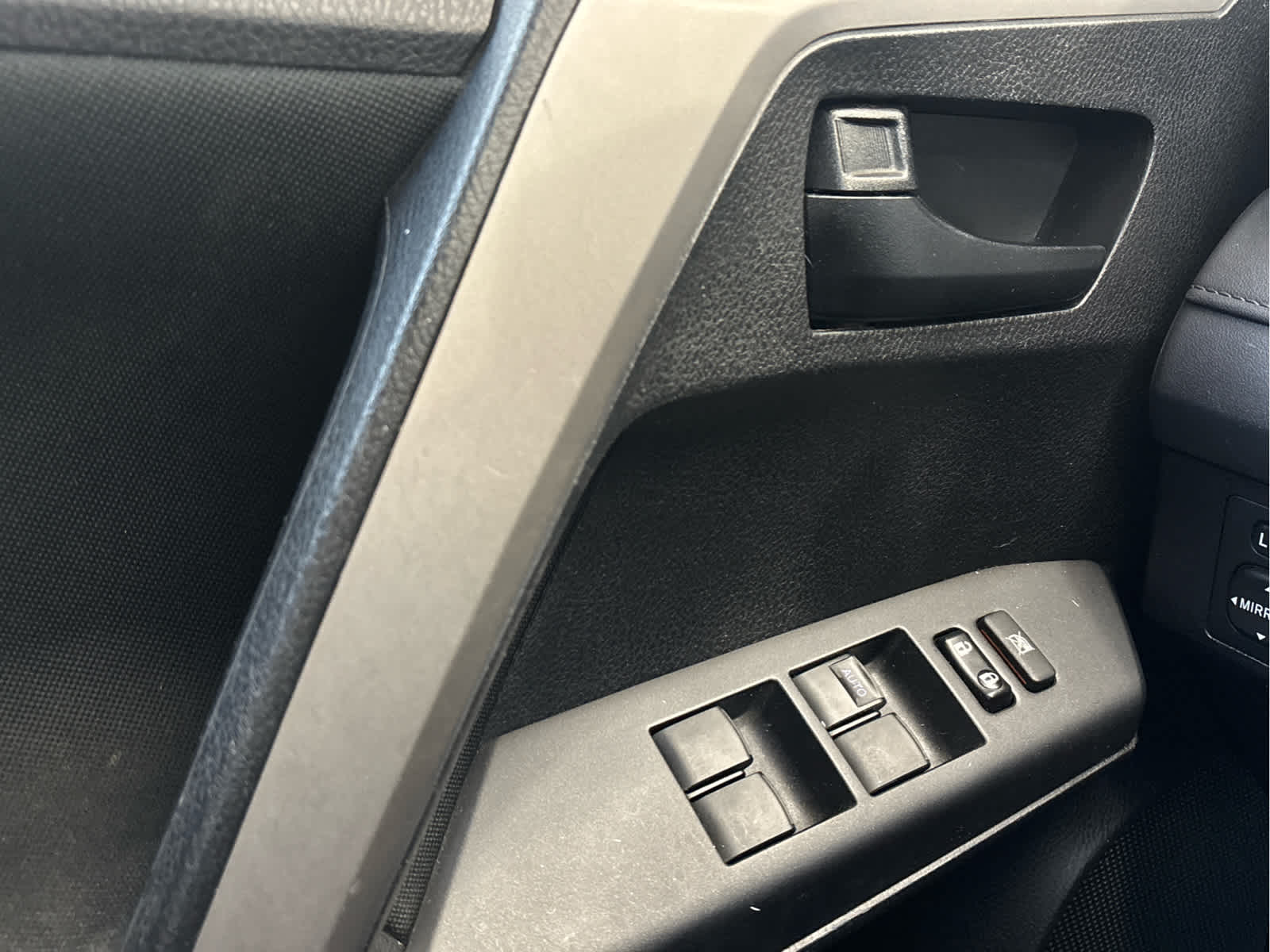 Used 2016  Toyota LE image 20