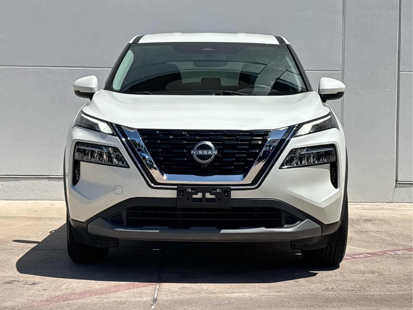 Used 2022 Pearl White Tricoat Nissan SV image 2