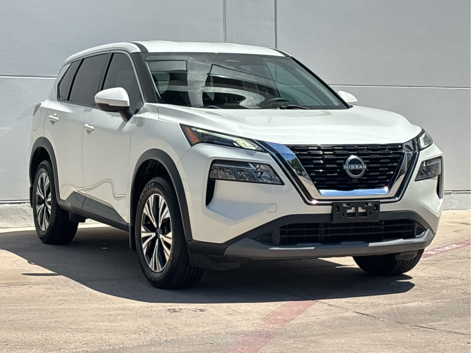 Used 2022 Pearl White Tricoat Nissan SV image 3