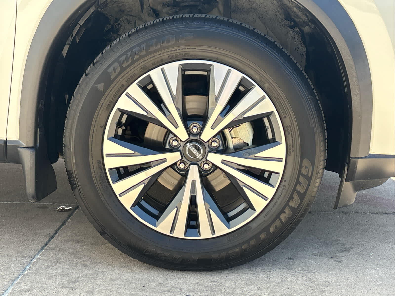 Used 2022 Pearl White Tricoat Nissan SV image 8