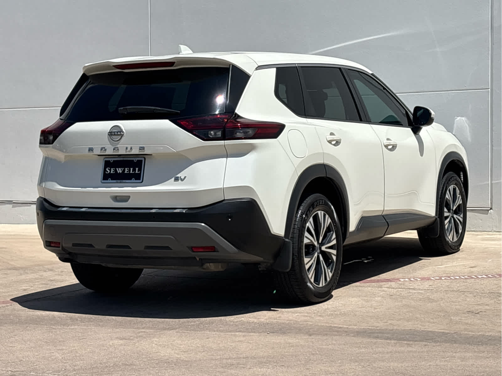 Used 2022 Pearl White Tricoat Nissan SV image 4