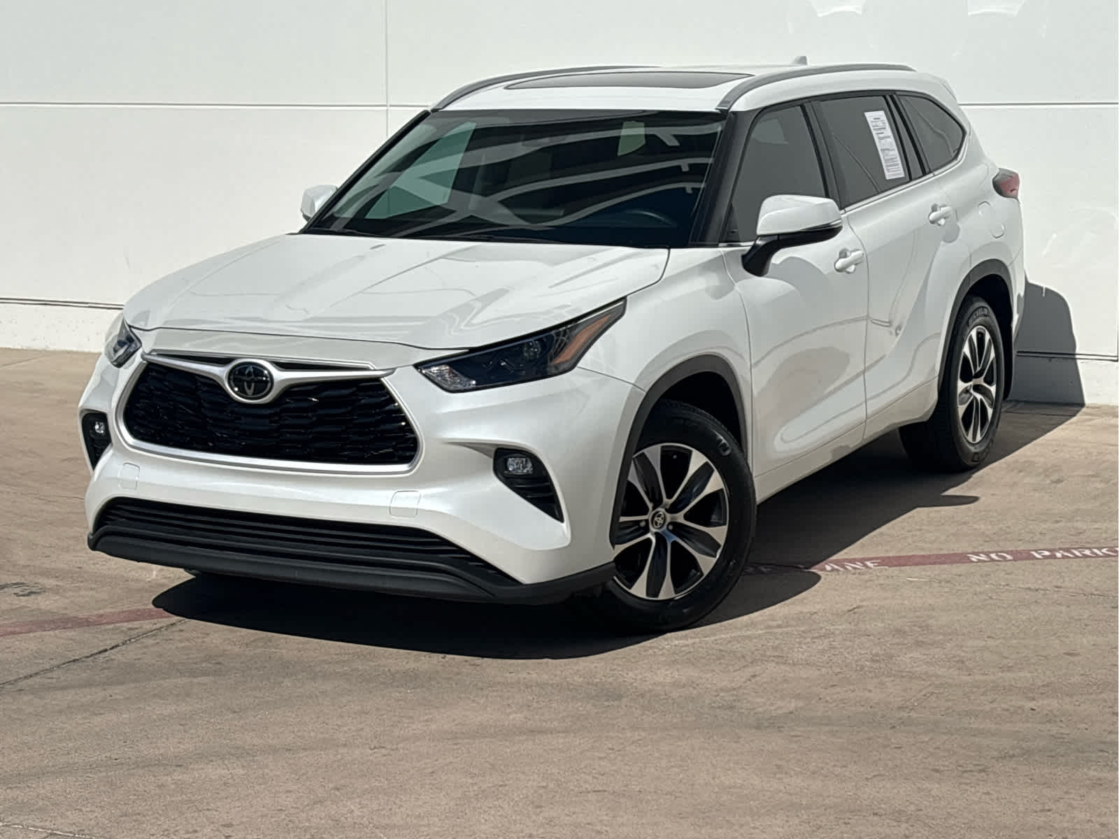 2024 Toyota Highlander XLE's photo