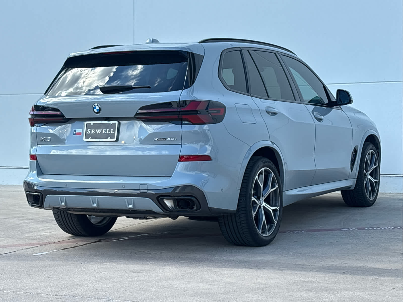 Used 2026  BMW xDrive40i image 4