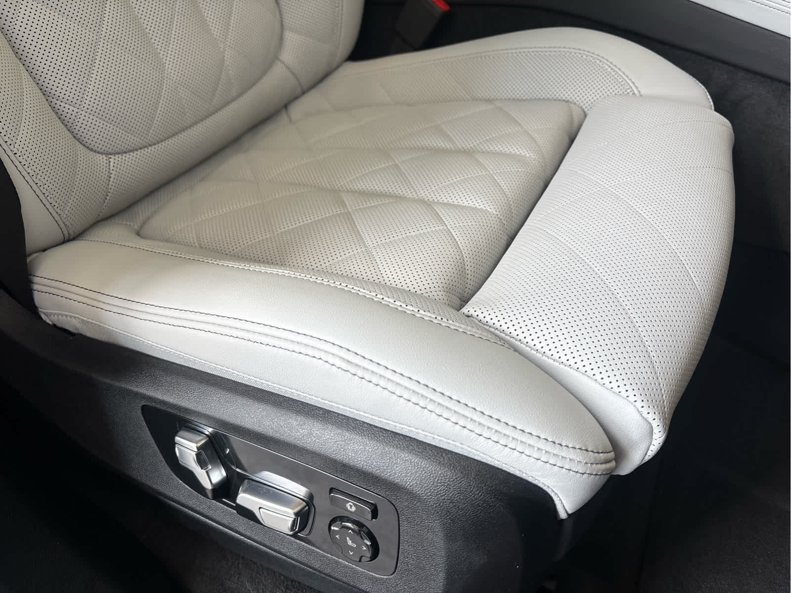 Used 2026  BMW xDrive40i image 12