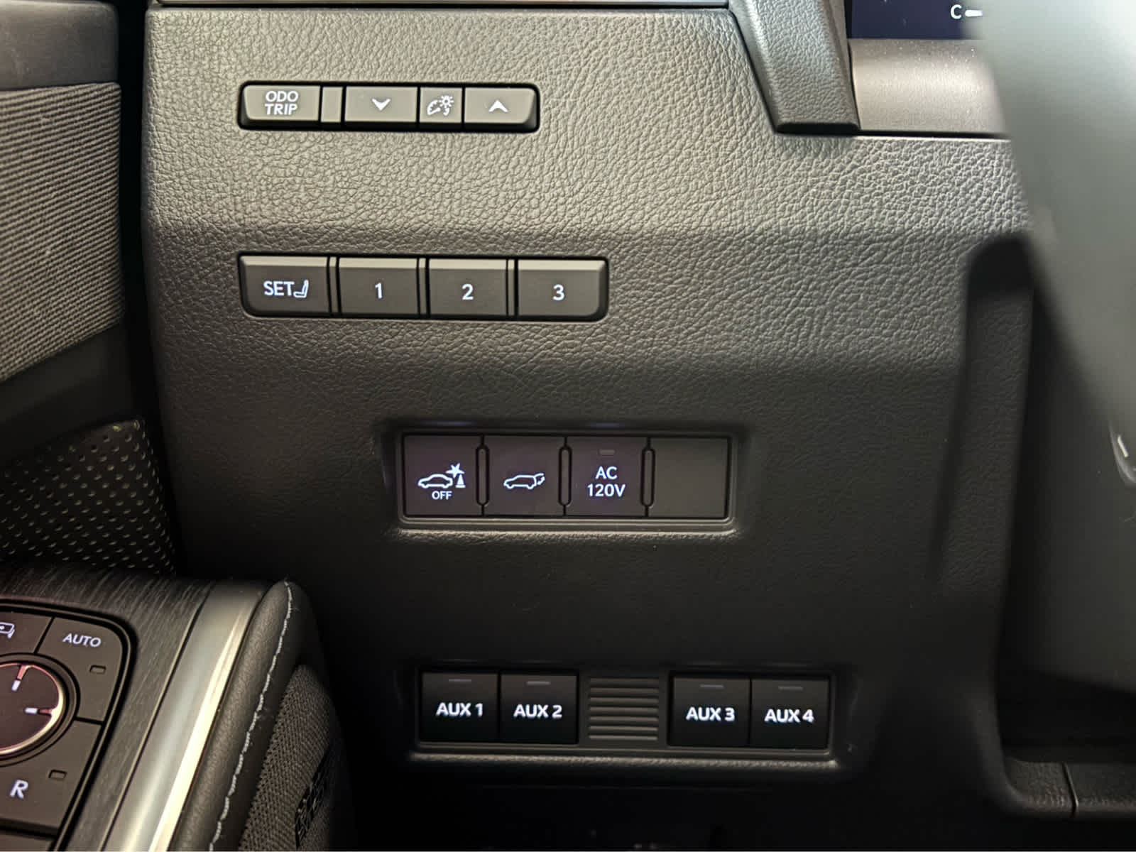 Used 2025  Lexus GX 550 Premium image 18