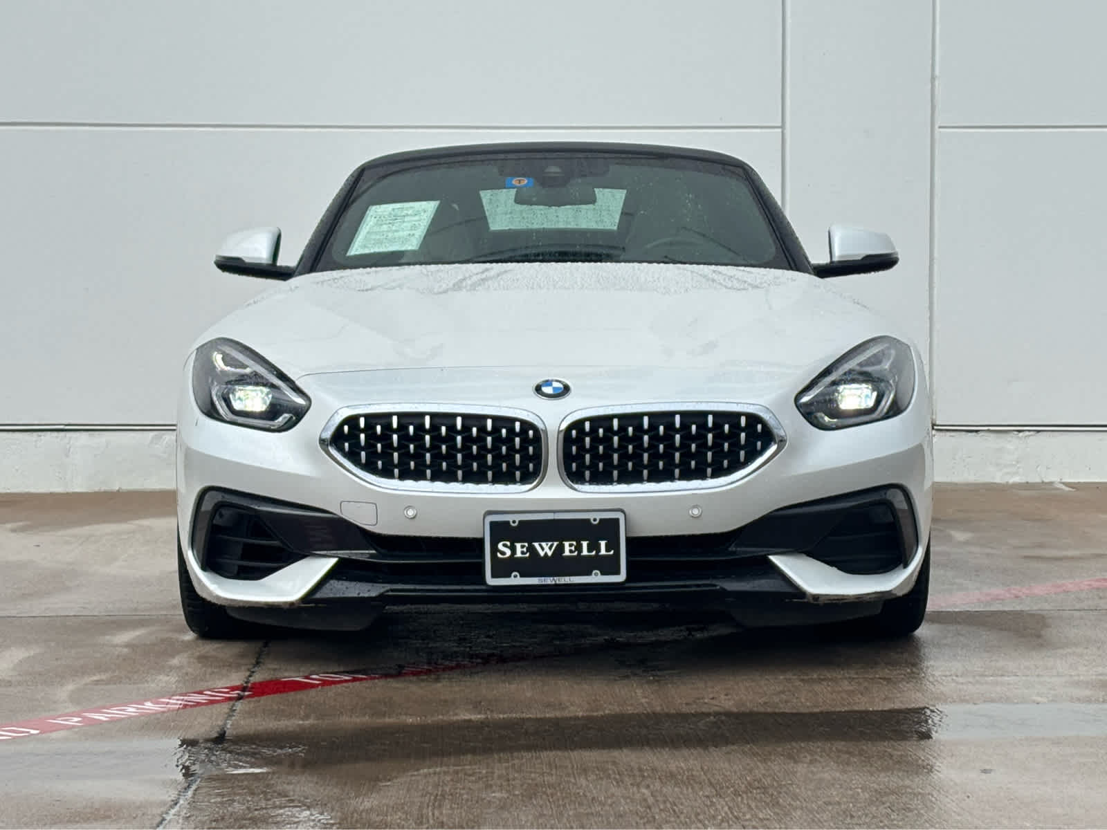 Used 2022 Mineral White Metallic BMW sDrive30i image 2